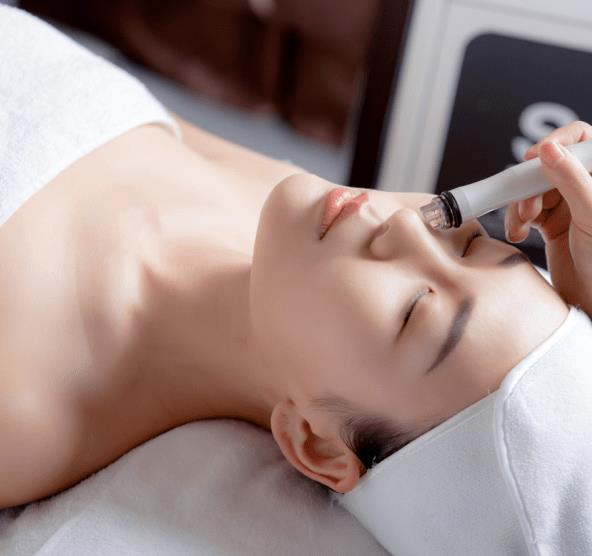 你知道美白精华液的正确使用方式吗/